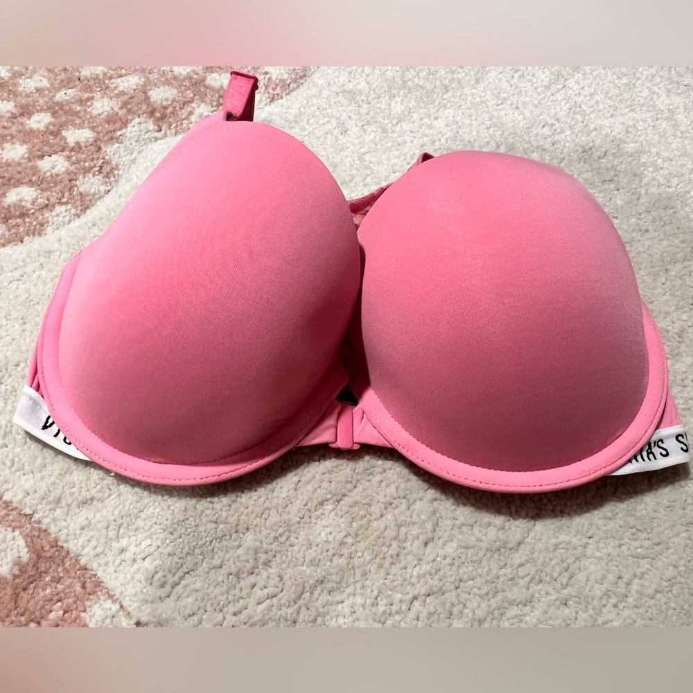 Lightly used Victorias Secret tee-shirt push up full coverage 32DD